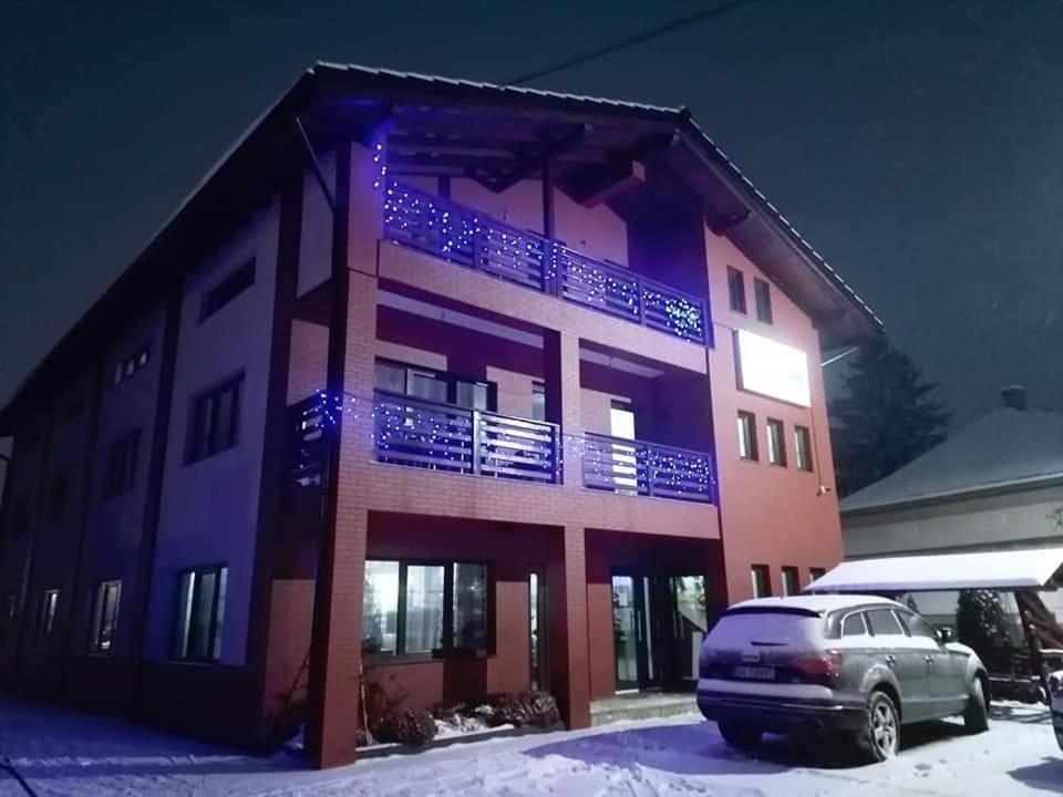 Отель Enigma Bucovinei Vicovu de Jos Экстерьер фото