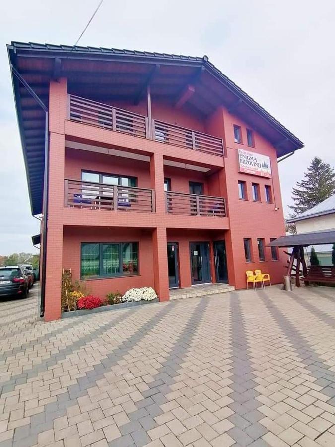 Отель Enigma Bucovinei Vicovu de Jos Экстерьер фото