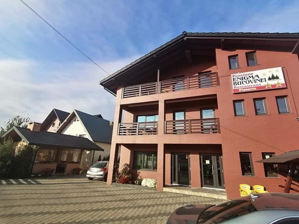 Отель Enigma Bucovinei Vicovu de Jos Экстерьер фото